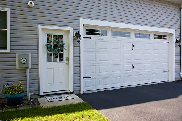 24/7 Emergency Garage Door Panel Replacement experts in King William County County, VA